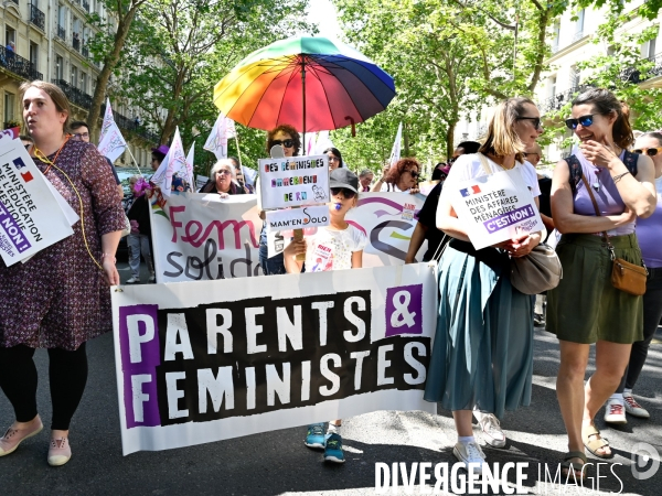Manifestation féministe contre l extreme droite, à Paris