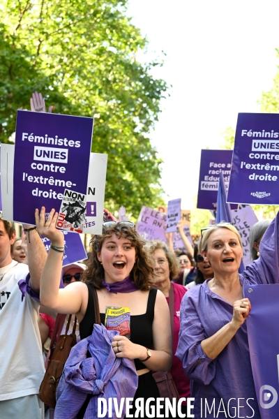 Manifestation féministe contre l extreme droite, à Paris