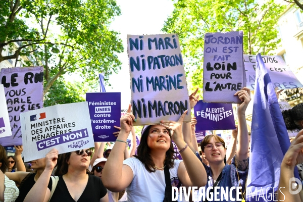Manifestation féministe contre l extreme droite, à Paris