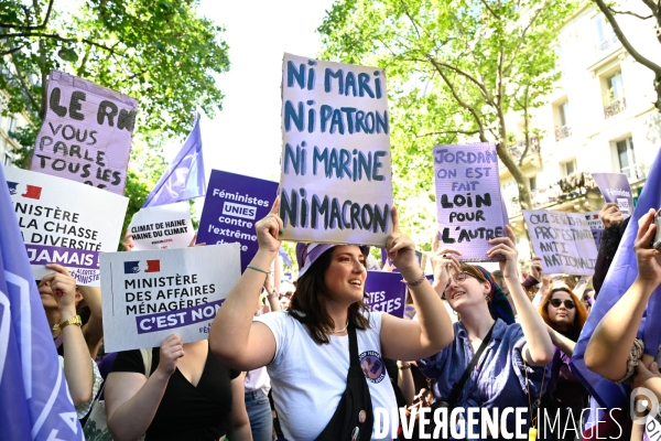 Manifestation féministe contre l extreme droite, à Paris