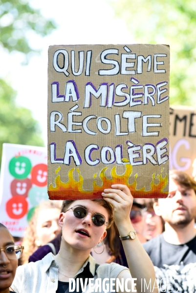 Manifestation féministe contre l extreme droite, à Paris