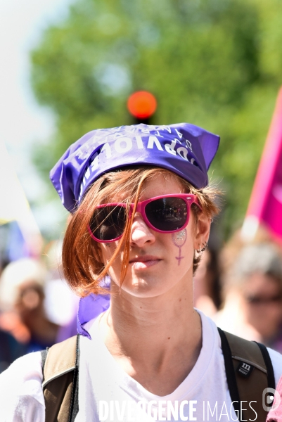 Manifestation féministe contre l extreme droite, à Paris