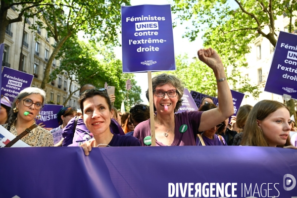 Manifestation féministe contre l extreme droite, à Paris