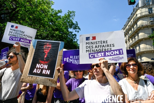 Manifestation féministe contre l extreme droite, à Paris