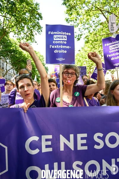 Manifestation féministe contre l extreme droite, à Paris