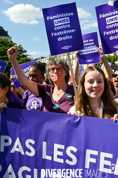 Manifestation féministe contre l extreme droite, à Paris