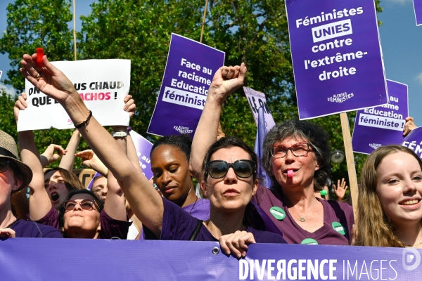 Manifestation féministe contre l extreme droite, à Paris