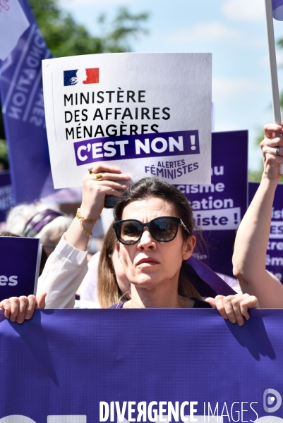 Manifestation féministe contre l extreme droite, à Paris