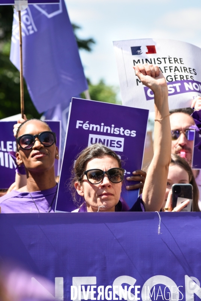 Manifestation féministe contre l extreme droite, à Paris