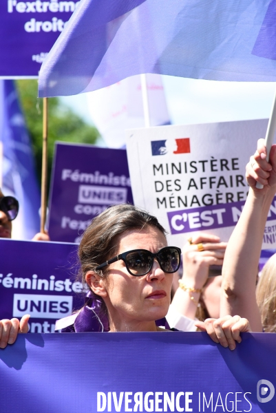 Manifestation féministe contre l extreme droite, à Paris