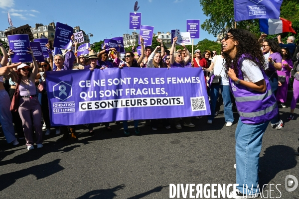 Manifestation féministe contre l extreme droite, à Paris