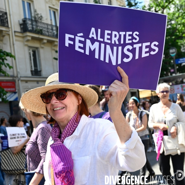 Manifestation féministe contre l extreme droite, à Paris