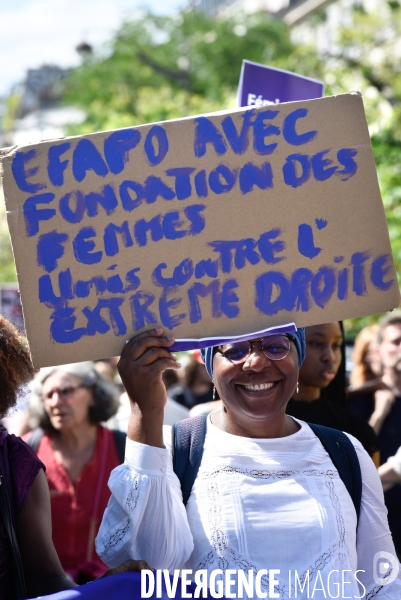 Manifestation féministe contre l extreme droite, à Paris