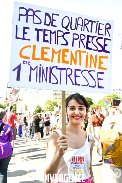 Manifestation féministe contre l extreme droite, à Paris