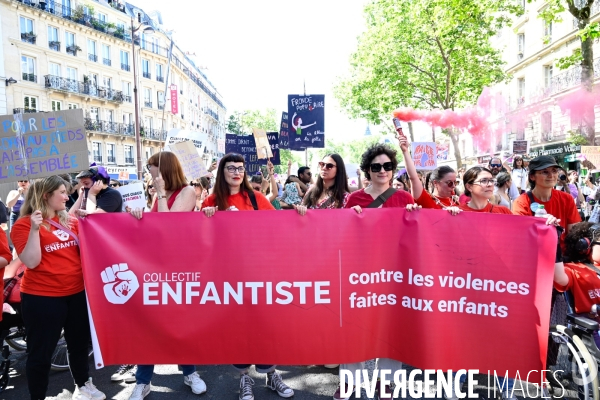 Manifestation féministe contre l extreme droite, à Paris
