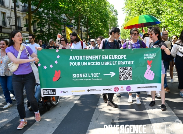 Manifestation féministe contre l extreme droite, à Paris