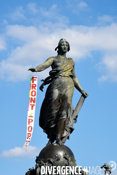 Manifestation féministe contre l extreme droite, à Paris
