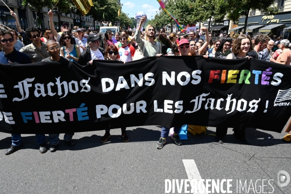 Manifestation féministe contre l extreme droite, à Paris