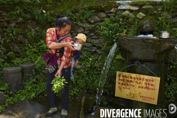 Chine, la minorité dong de Zhaoxing face au tourisme