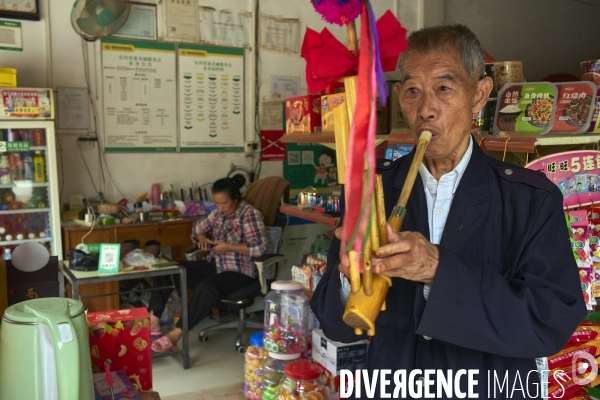 Chine, la minorité dong de Zhaoxing face au tourisme