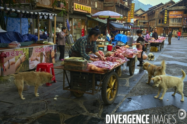 Chine, la minorité dong de Zhaoxing face au tourisme