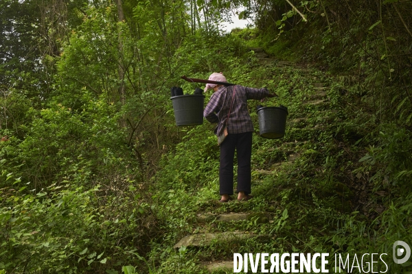 Chine, la minorité dong de Zhaoxing face au tourisme