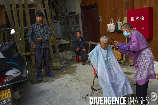 Chine, la minorité dong de Zhaoxing face au tourisme