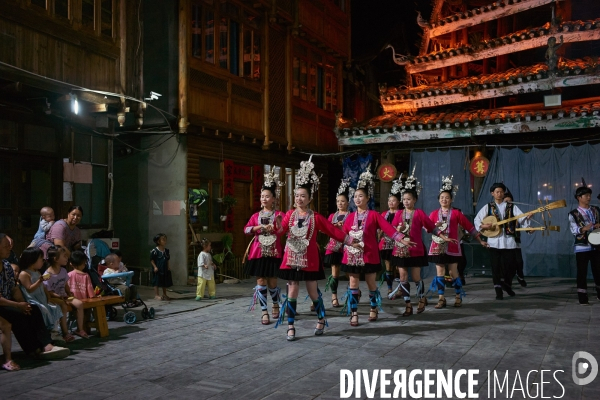 Chine, la minorité dong de Zhaoxing face au tourisme