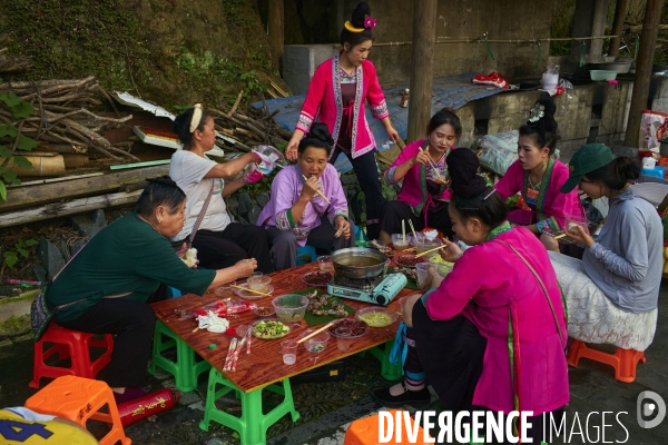 Chine, la minorité dong de Zhaoxing face au tourisme