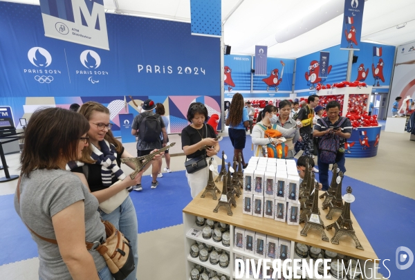 Ouverture du megastore paris 2024 sur les champs elysees