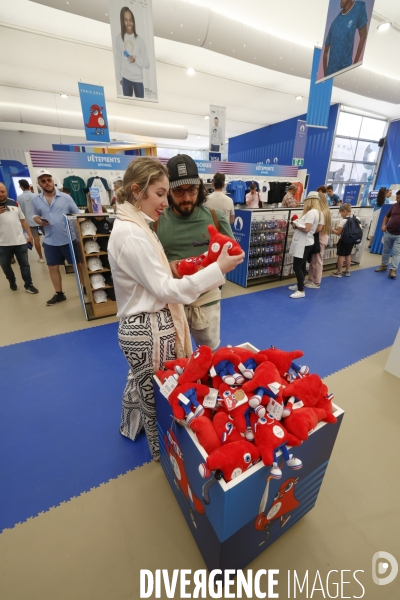 Ouverture du megastore paris 2024 sur les champs elysees