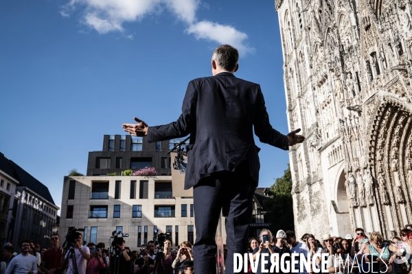 Dernier meeting de Raphaël Glucksmann avant les législatives.