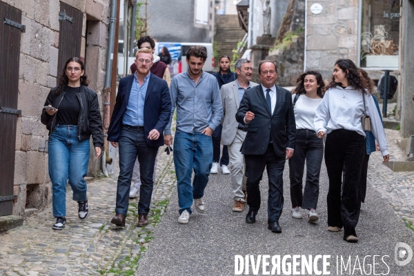 François Hollande, en campagne pour les élections législatives.