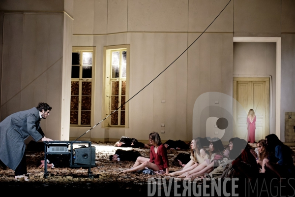Barbe Bleue / Pina Bausch / Ballet de l Opéra national de paris