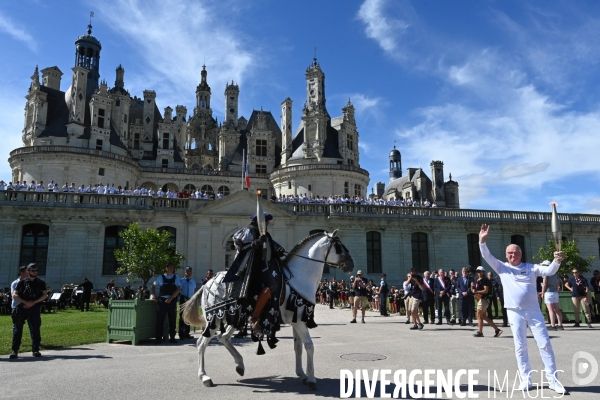 Passage de la flamme olympique par le chateau de Chambord