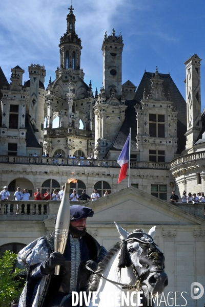 Passage de la flamme olympique par le chateau de Chambord