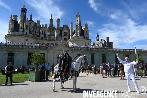 Passage de la flamme olympique par le chateau de Chambord