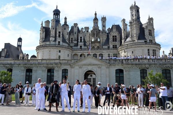 Passage de la flamme olympique par le chateau de Chambord