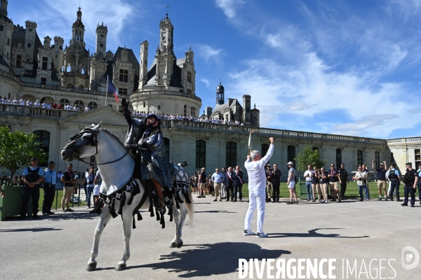 Passage de la flamme olympique par le chateau de Chambord