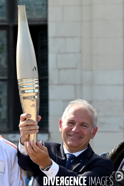 Passage de la flamme olympique par le chateau de Chambord