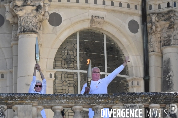 Passage de la flamme olympique par le chateau de Chambord