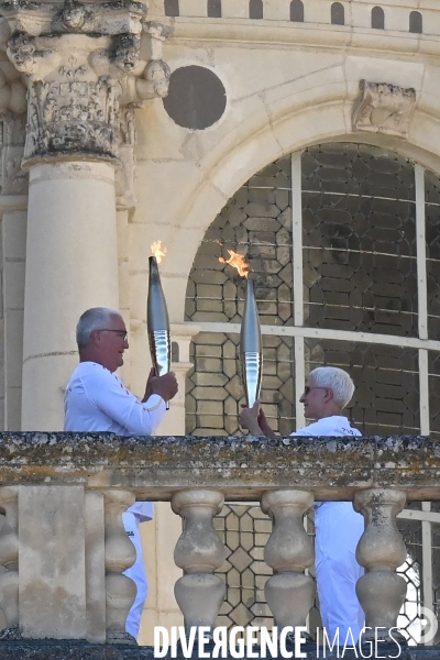 Passage de la flamme olympique par le chateau de Chambord