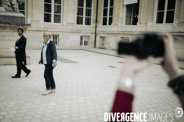 Accueil des députés à l’assemblée nationale