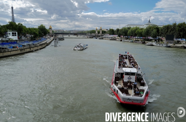 Bateaux mouche sur la seine