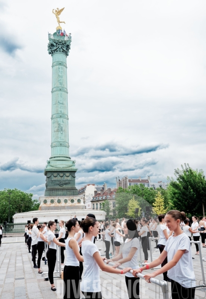Flamme olympique - cours de danse / Ballet de l Opéra national de paris