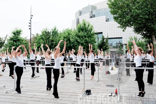 Flamme olympique - cours de danse / Ballet de l Opéra national de paris
