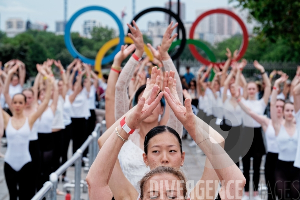Flamme olympique - cours de danse / Ballet de l Opéra national de paris