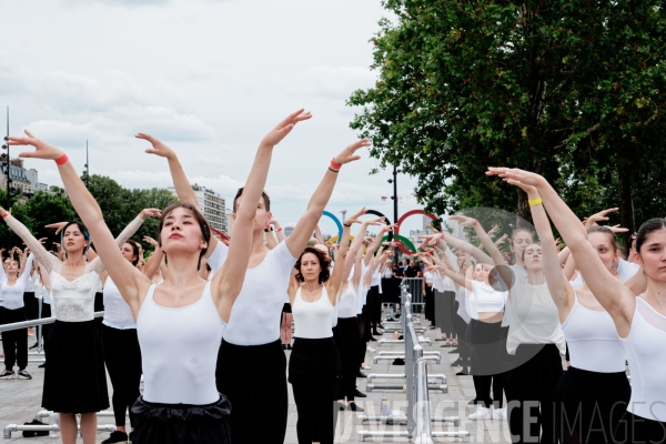 Flamme olympique - cours de danse / Ballet de l Opéra national de paris