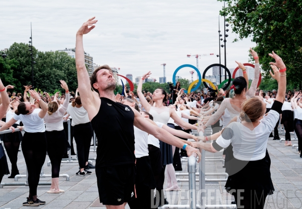 Flamme olympique - cours de danse / Ballet de l Opéra national de paris