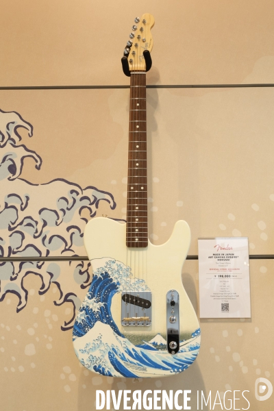 Fender japan sort 3 guitares art canvas hokusai